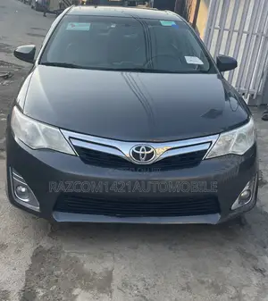 Toyota Camry XLE 4dr Sedan (2.5L 4cyl 6A) 2013 Gray