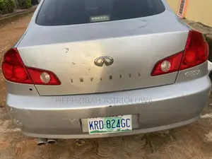 Infiniti G35 Base w/Leather Sedan 2004 Gold