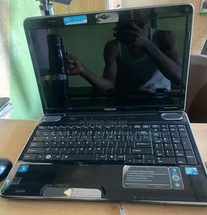 Laptop Toshiba Satellite A500 4GB Intel Core 2 Duo HDD 160GB