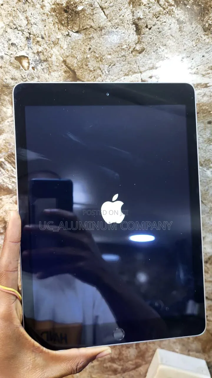 Apple iPad 5 (2022) 128 GB Gray