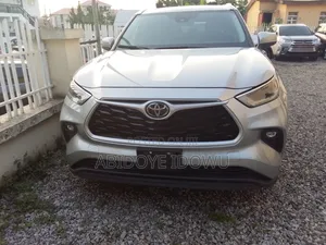 Toyota Highlander 2021 Silver