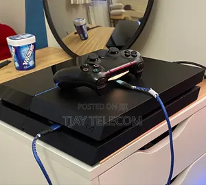Playstation 4 With 2 Inbuilt Games