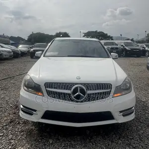 Mercedes-Benz C300 Luxury 4Matic Sedan AWD (3.5L 6cyl 7A) 2014 White