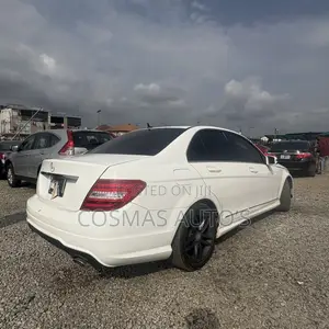 Mercedes-Benz C300 Luxury 4Matic Sedan AWD (3.5L 6cyl 7A) 2014 White
