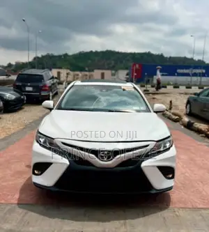 Toyota Camry 2018 White