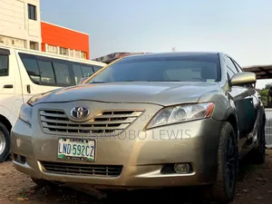 Toyota Camry 2009 Gold