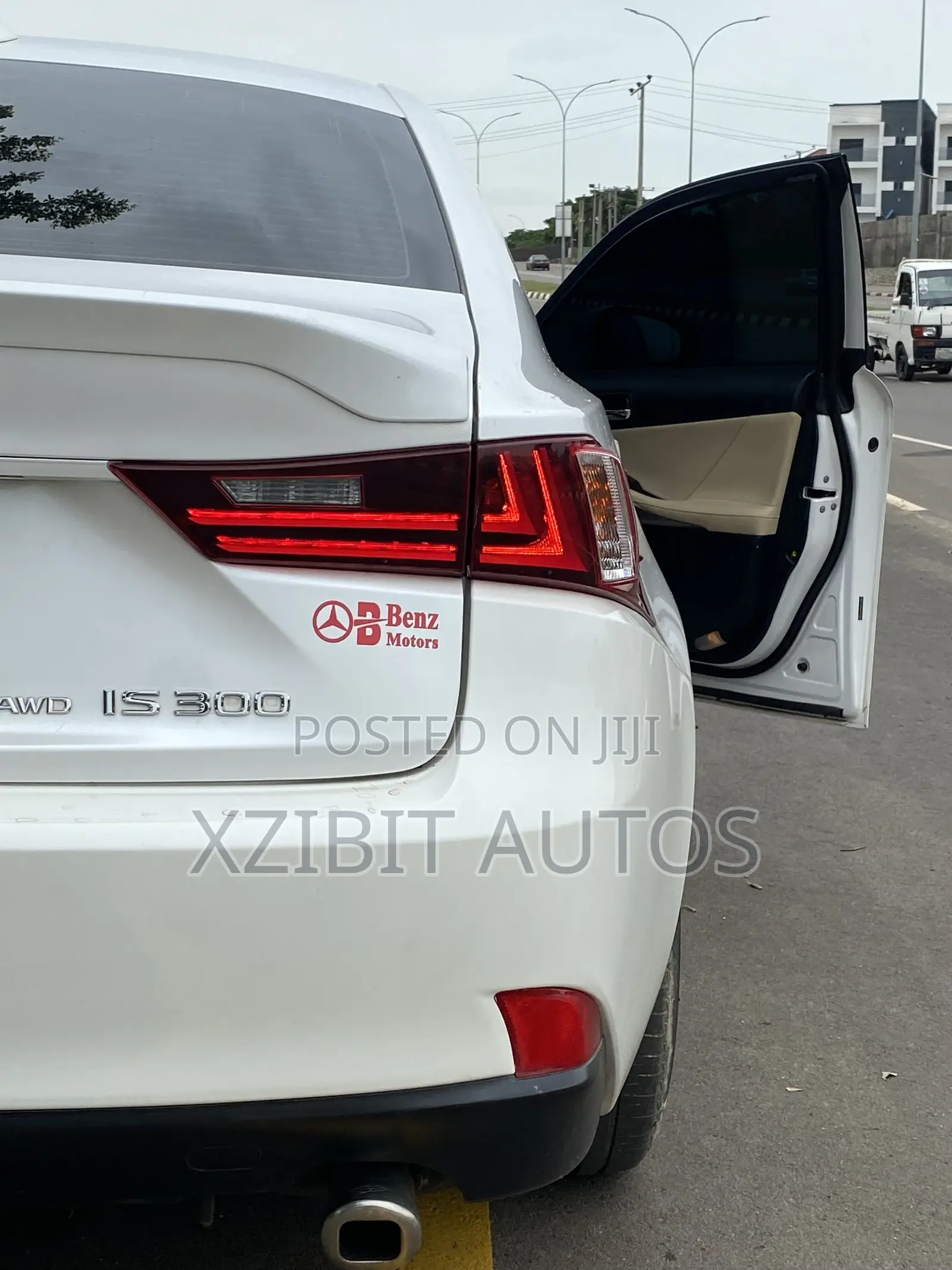 Lexus IS 300 AWD 2017 White