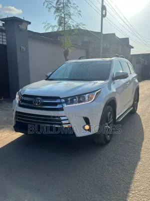 Toyota Highlander XLE 4x2 V6 (3.5L 6cyl 8A) 2018 White