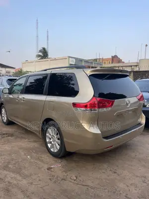 Toyota Sienna XLE 7 Passenger 2012 Gold