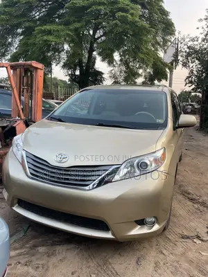 Toyota Sienna XLE 7 Passenger 2012 Gold