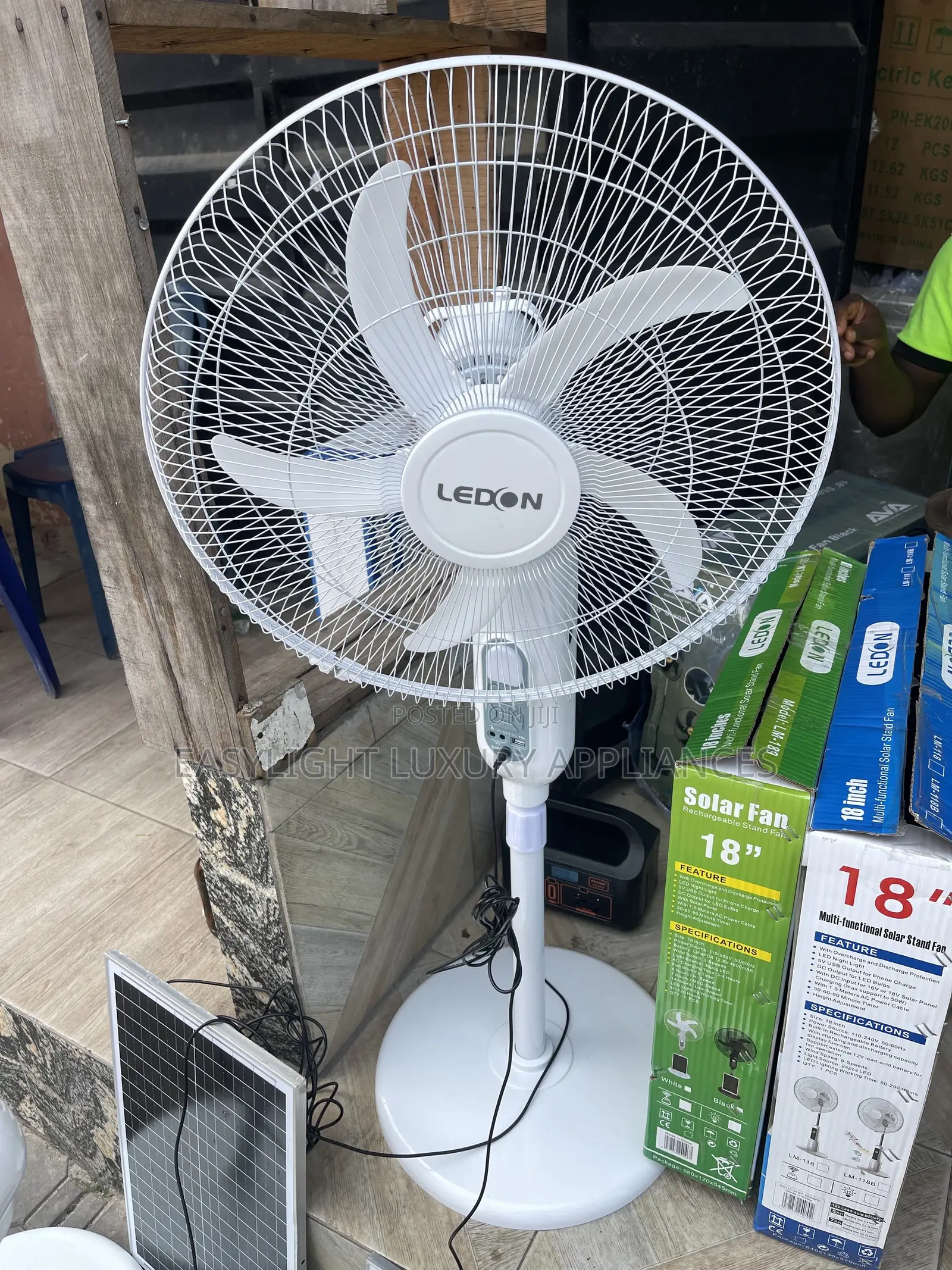 Ledon 18” Solar Fan