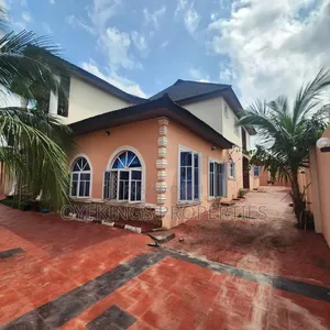 5bdrm Bungalow in Ajadi, Ologuneru for sale