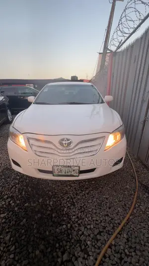 Toyota Camry LE 4dr Sedan (2.5L 4cyl 6A) 2011 White