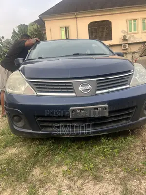 Nissan Versa 1.8 S Hatch 2008 Blue