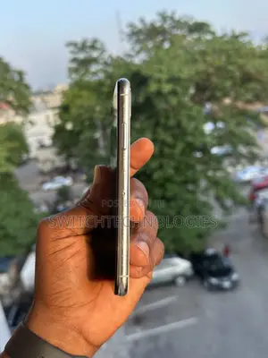 Apple iPhone X 64 GB White