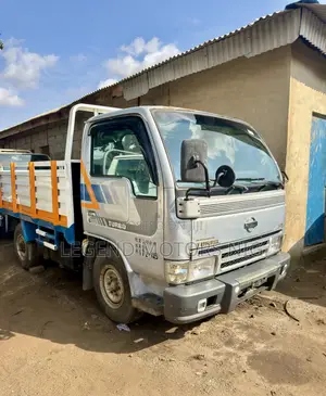 Nissan Cabstar 2000 White