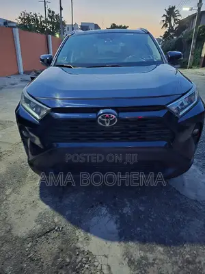 Toyota RAV4 2021 Blue