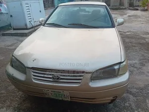 Toyota Camry Automatic 1999 Silver