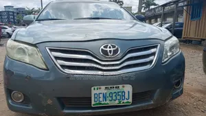 Toyota Camry LE V6 4dr Sedan (3.5L 6cyl 6AM) 2010 Gray
