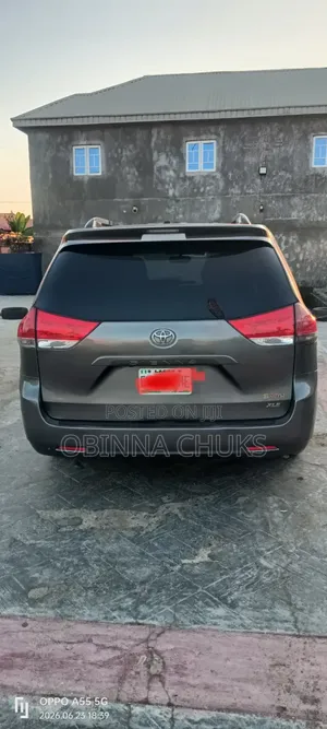 Toyota Sienna 2011 Gray