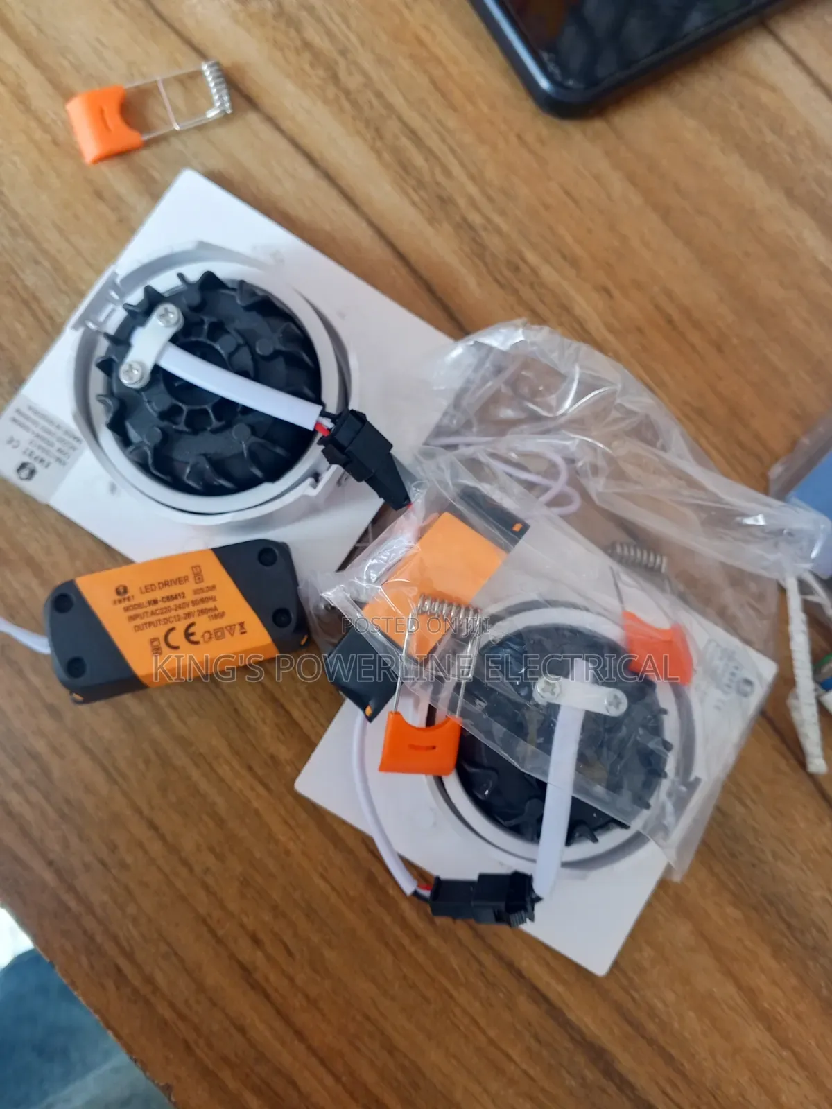 12 Watts Retractable Light