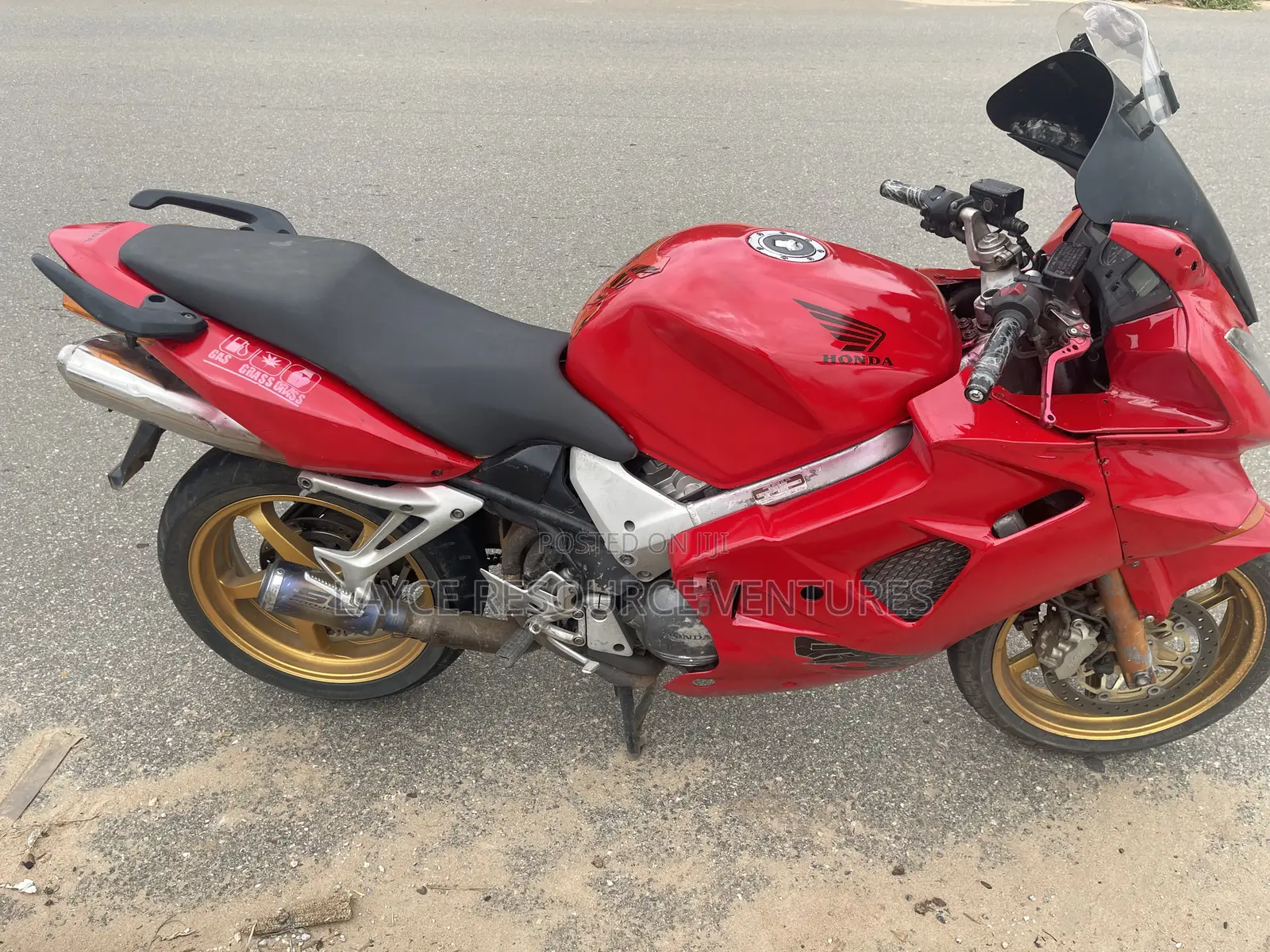 Honda VF 2010 Red