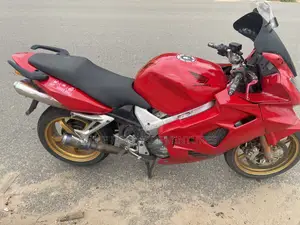 Honda VF 2010 Red