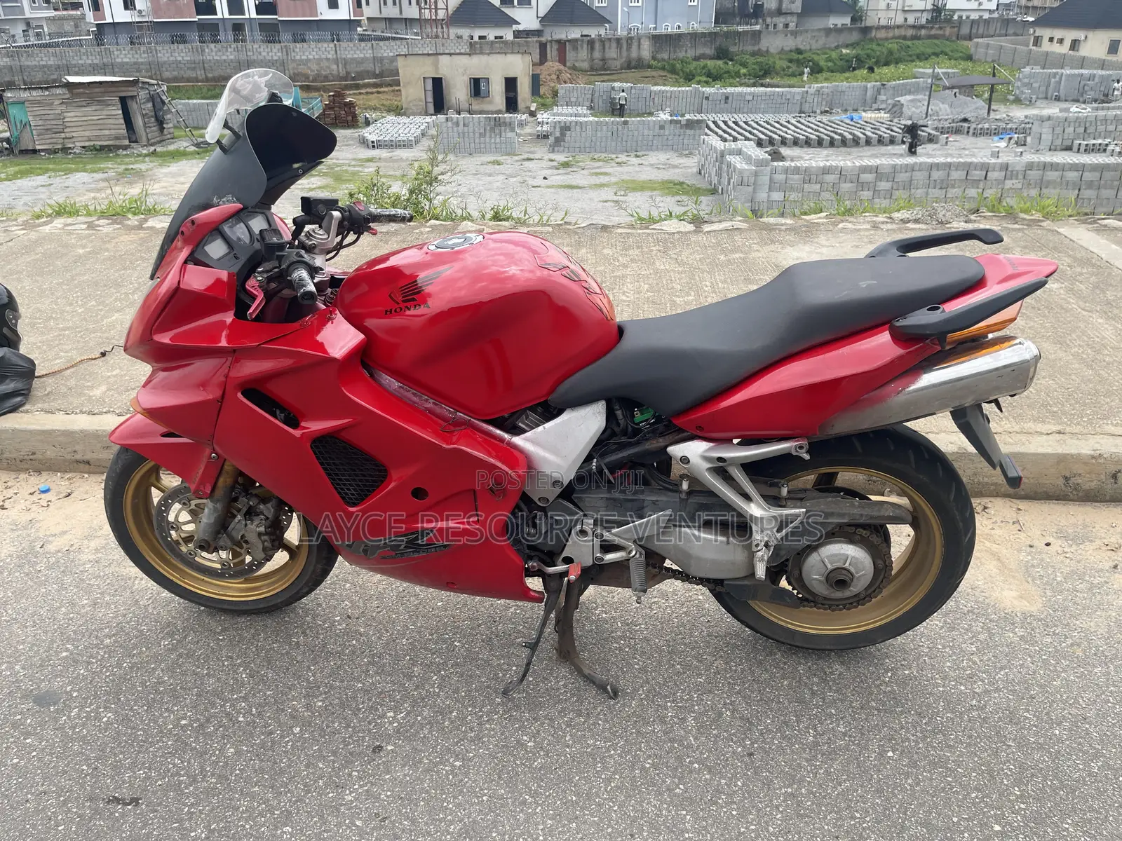 Honda VF 2010 Red