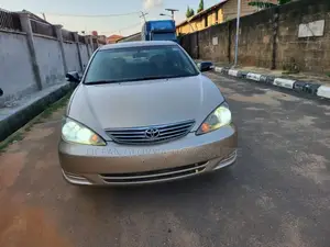 Toyota Camry 2004 Gold