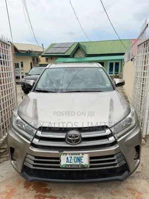 Toyota Highlander Limited 4x4 V6 (3.5L 6cyl 8A) 2017 Gold