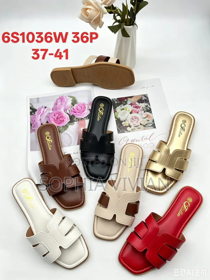 Wholesale Women's Cutout Flat Slide Sandals