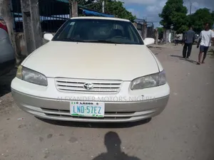 Toyota Camry Automatic 1999 White