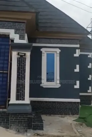 2bdrm Bungalow in Ujevwu, Warri for sale
