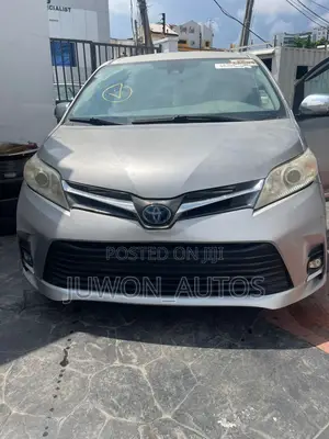 Toyota Sienna LE Mobility Auto Access (3.5L 6cyl 8A) 2018 Silver