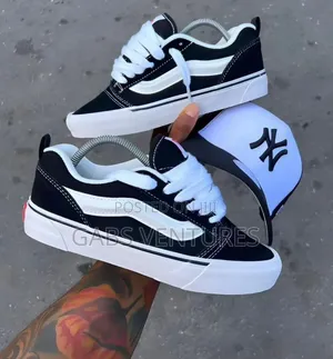 Vans Off the Wall Sneakers 1