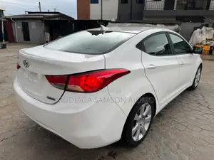 Hyundai Elantra Limited Sedan FWD (1.8L 4cyl 6A) 2013 White
