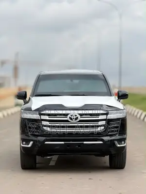 Toyota Land Cruiser LC300 2025 Black