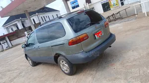 Toyota Sienna XLE & 1 hatch 2000 Green