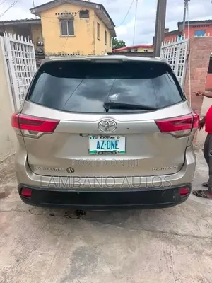 Toyota Highlander 2017 Gold