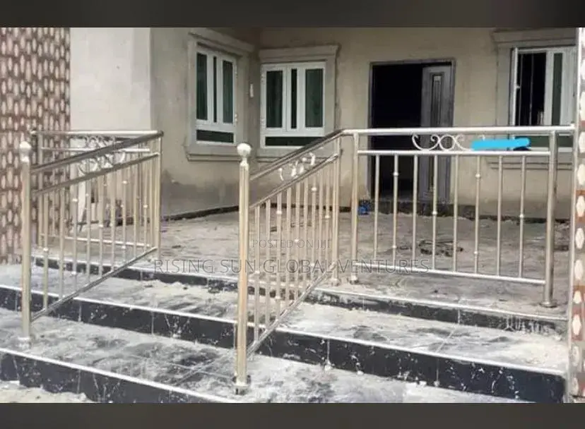 Hand Rails Silver Ring Ball Design