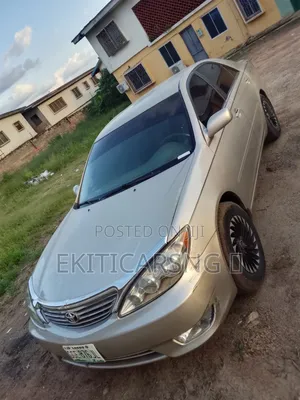 Toyota Camry 2004 Gold