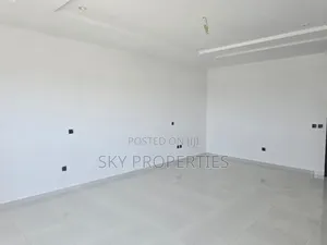 3bdrm Apartment in Onikoyi for rent
