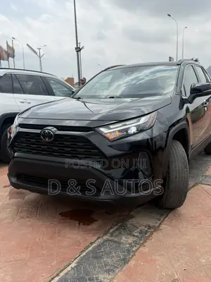 Toyota RAV4 XLE 2022 Black