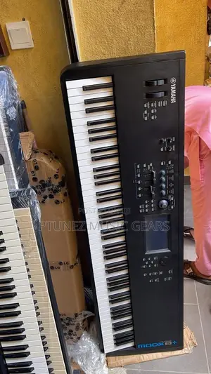 Yamaha Modx8 + Keyboard