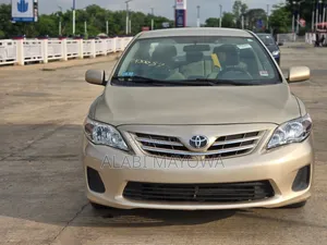 Toyota Corolla 2013 Gold
