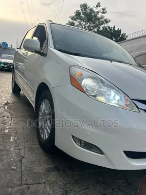 Toyota Sienna 2008 White