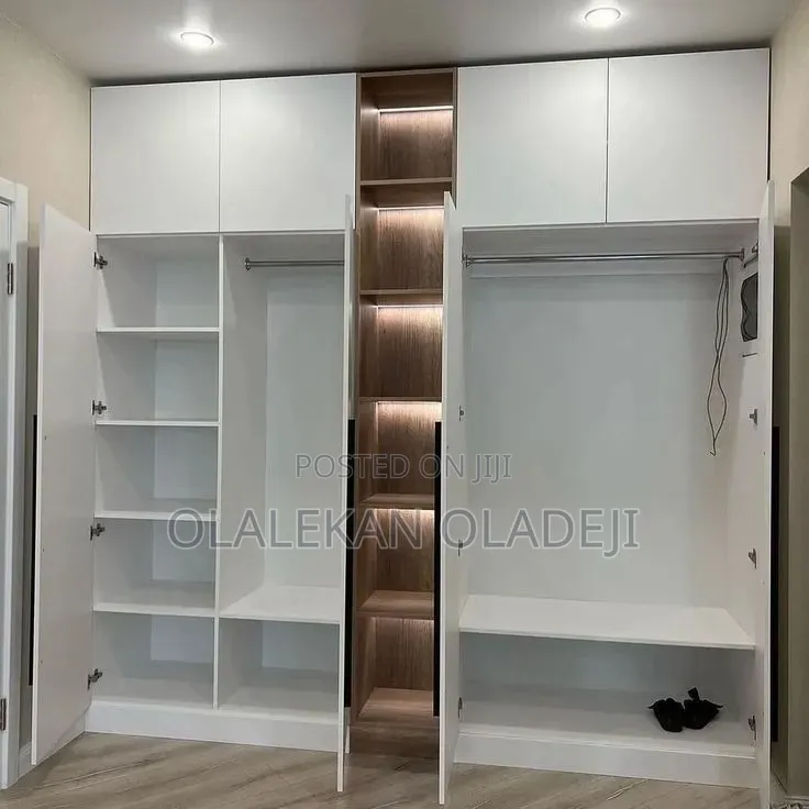 Wardrobe in HDF Material
