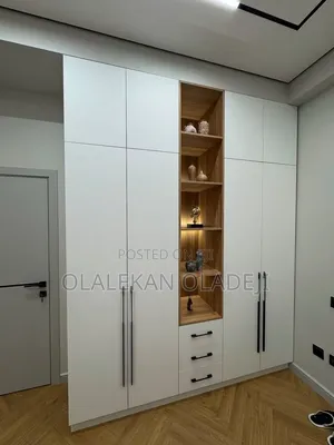 Wardrobe in HDF Material