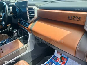 Toyota Tundra 2022 Black