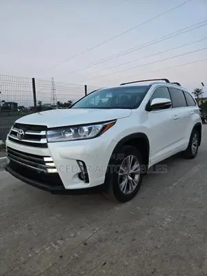 Toyota Highlander XLE 4dr SUV (3.5L 6cyl 6A) 2015 White